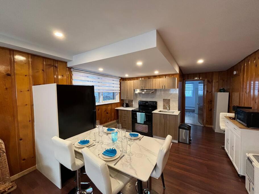 Cozy Spacious Work Friendly Lotus With Garden View High Speed Free Wi Fi And Parking Adjacent To Downtown Montréal Eksteriør billede