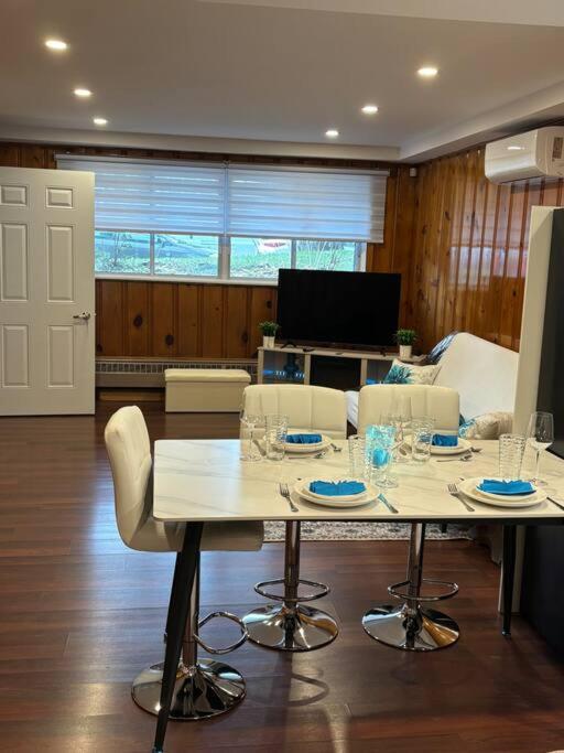 Cozy Spacious Work Friendly Lotus With Garden View High Speed Free Wi Fi And Parking Adjacent To Downtown Montréal Eksteriør billede